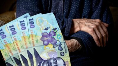 BANI în plus pentru acești PENSIONARI! Cine primește 1.950 de lei de la stat în 2026. Anunțul momentului