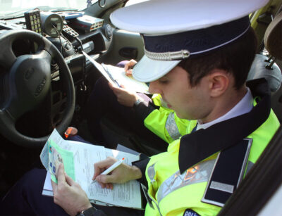 Lovitură totală pentru șoferi! Rămâi fără permis dacă nu plătești amenda. Schimbări majore în Codul Rutier din vară