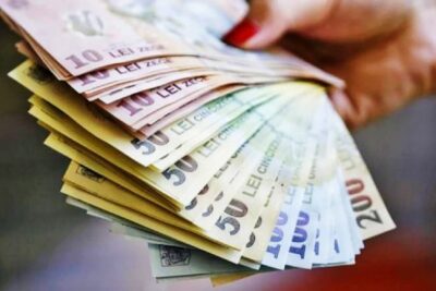 Bani în plus pentru acești români! Cine sunt pensionarii care primesc 1.000 de lei chiar din 2026. Se dau în două tranșe!