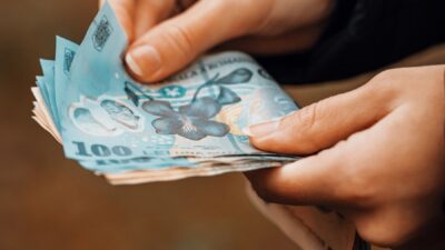 Veste uriașă pentru milioane de părinți! Se știe ziua exactă când intră alocațiile în aprilie, chiar înainte de Paște