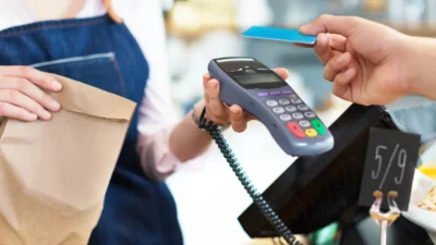 Lovitură totală pentru românii cu bani la ciorap! Decizia UE e definitivă: Ce se întâmplă cu plățile cash din 2027!