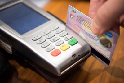 Veste proastă pentru români! Ce se întâmplă cu banii de pe card: Anunțul făcut de specialiști pentru 2026