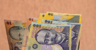 Bani în plus pe card pentru 3 milioane de pensionari! Cine primește 500 de lei chiar din luna mai