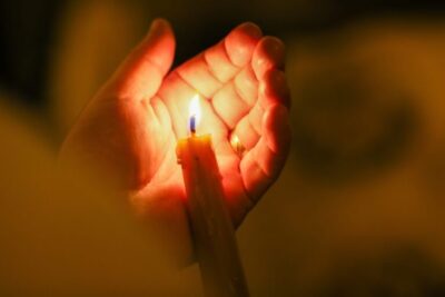 Aruncă imediat asta din casă în Miercurea Luminată! Obiectele care îți poartă ghinion și trebuie scoase urgent din cămin