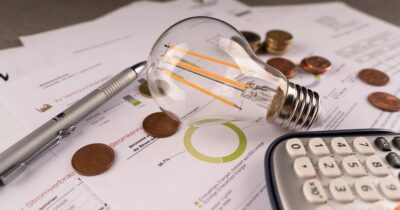 Veste uriașă pentru milioane de români! Se ieftinesc facturile, ratele și abonamentele. Ce se întâmplă cu cursul BNR