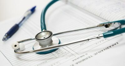 Veste uriașă pentru mii de români! Cine sunt angajații care primesc toți banii pentru prima zi de concediu medical