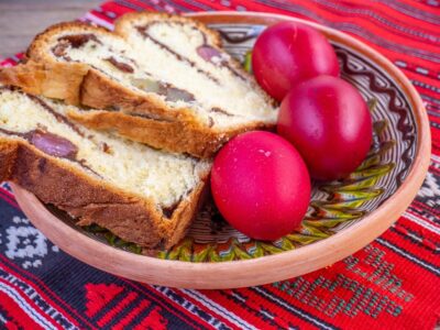 Ce trebuie să pui neapărat în pachet de Duminica Tomii. Obiceiul care nu trebuie încălcat sub nicio formă la cimitir