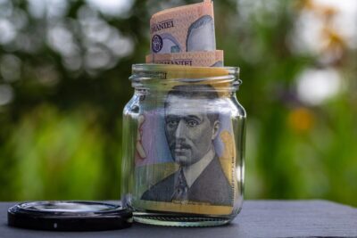 Trucuri geniale pentru românii cu salarii mici! Cum să strângi bani rapid și să scapi definitiv de datorii
