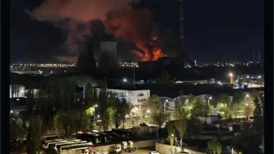 Explozie urmată de incendiu la CET Vest din București/Raed Arafat: Există 30 de tone de ulei care ard. Nu se va da mesaj RO-Alert
