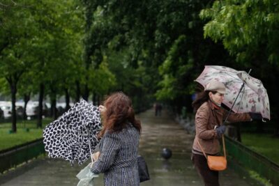 Prăpăd în România în acest weekend! ANM a emis cod galben: Zonele lovite de vijelii, grindină și vânt puternic