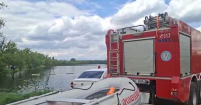 Clipe de coșmar în Chitila! Ce a pățit o fată care a vrut să se spele pe față în lac. Elicopterul SMURD a intervenit