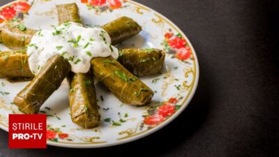 Secretul celor mai bune sarmale grecești! Ingredientul banal care le dă un gust divin: ce trebuie să pui în dolmadakia