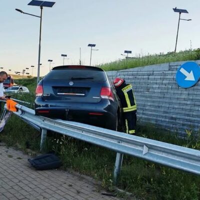 Accident cumplit pe DN 17. Un șofer s-a stins din viață, după ce a intrat cu autoturismul într-un sens giratoriu
