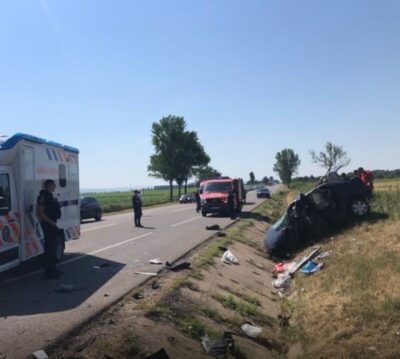 Un bărbat și-a pierdut viața la ieșirea din Adjud, după ce a intrat cu mașina într-un cap de pod