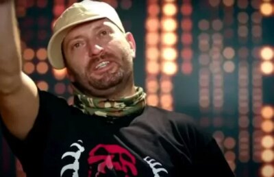 Cheloo, încătușat și internat la Psihiatrie! Detalii despre boala artistului după ce a ajuns de urgență la spital