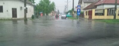 Ce au scos muncitorii din canalizare după furtună: Nimeni nu se aștepta la asta