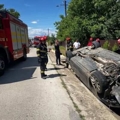 Accident grav în Iași! O mașină a ieșit de pe partea carosabilă și s-a izbit de un cap de pod