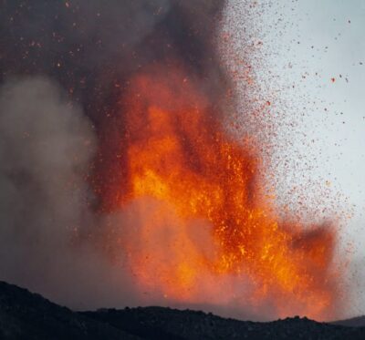 O nouă erupție a vulcanului a forțat autoritățile să ia o DECIZIE neașteptată…