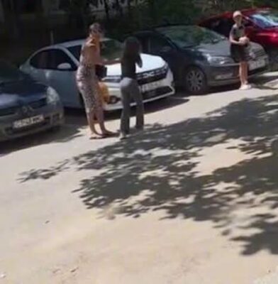 MAMA care și-a agresat copilul în plină stradă riscă o pedeapsă de până la…