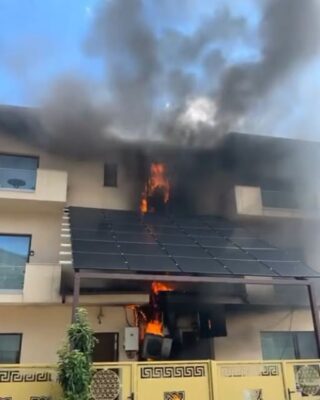INCENDIU violent la un bloc, zece persoane evacuate și un bătrân transportat la…