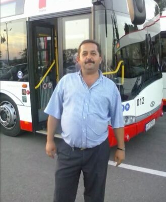 Pasagerii au preluat VOLANUL unui autobuz în mers după ce șoferul a suferit un…