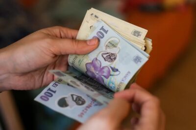 Anunț important pentru pensionari. Cine primește bani în plus de la stat în 2026 și când intră a doua tranșă
