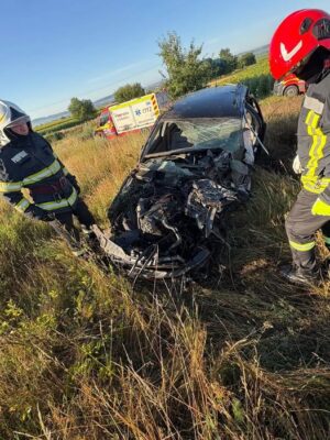 Duminică de coșmar pe calea ferată. Un șofer a sfârșit tragic după ce mașina lui a fost spulberată de tren