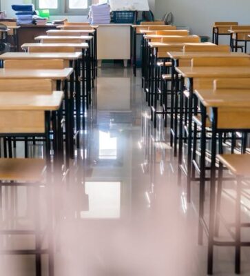 Ministerul Educației a stabilit calendarul oficial: iată când încep cursurile în 2026…