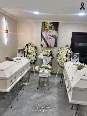 Imagini sfâșietoare de la înmormântarea victimelor accidentului din Grecia! Soții și fiica lor cea mică au fost conduși pe ultimul drum