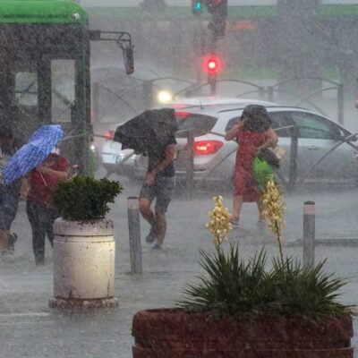 Meteorologii au emis cod galben de furtuni, instabilitate atmosferică și ploi torențiale! Harta zonelor afectate