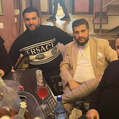 Imagini sfâșietoare de la priveghiul cuscrului lui Miraj Tzunami. Manelistul a cântat la căpătâiul celui pe care îl considera „ca un frate”