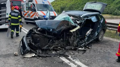 Accident grav pe DN 7, în Sibiu! Un bărbat a fost rănit după impactul dintre o mașină și un TIR