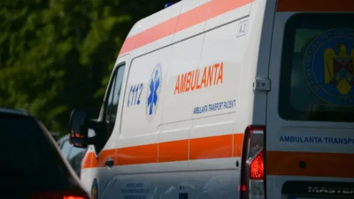 Panică în Suceava! O femeie de 34 de ani, arsă după ce a fost lovită de fulger