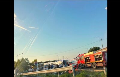 O persoană și-a pierdut viața, iar alte trei au fost rănite pe Autostrada Soarelui, pe sensul București-Constanța. Coloana de vehicule se întinde pe 3 Km în zonă