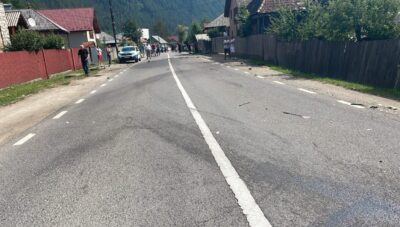 O femeie din Neamț a fost spulberată de un șofer de 19 ani care încerca să depășească o mașină