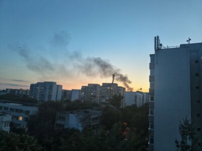 Arde o casă în Sectorul 6 al Capitalei! Sunt degajări mari de fum