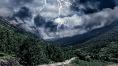 ANM a emis Cod galben de furtuni pentru mai multe județe și Capitală. Harta avertizărilor