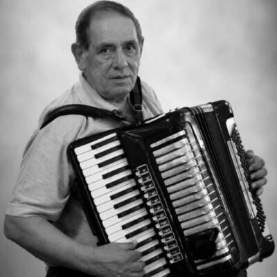 Membrii orchestrei Rapsozii Botoșanilor, ÎN DOLIU! Fostul instrumentist Gheorghe Borei, care le-a fost alături timp de 30 de ani, s-a stins din viață