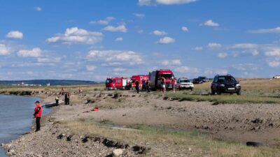 Doi frați de 12 și 15 ani au murit înecați în râul Moldova. Încercau să își salveze sora de 6 ani când s-a petrecut tragedia