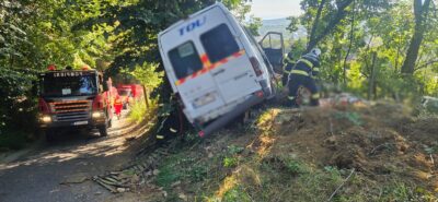 Accident cu 12 victime în Argeș, unde microbuzul echipei Dinamo 2 a intrat într-un copac. A fost activat Planul Roșu de Intervenție
