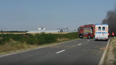 Eveniment rutier cumplit pe DN58B, urmat de incendiu. Șoferul unui autoturism și-a pierdut viața, după ce s-a izbit violent de un TIR