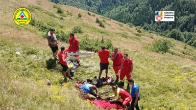 Tragedie în Munții Grohotiș! Un bărbat a murit în timp ce era la cules de afine