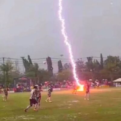 Tragedie pe teren. Un fotbalist a murit după ce a fost lovit de fulger în timpul unui meci din Thailanda