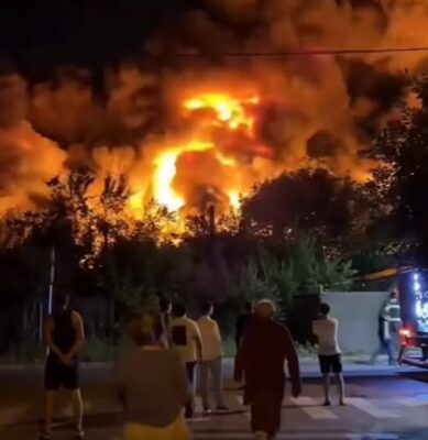 Foc violent, cu degajări mari de fum, la un service din Capitală! ISU a emis un mesaj RO-Alert în sectorul 1