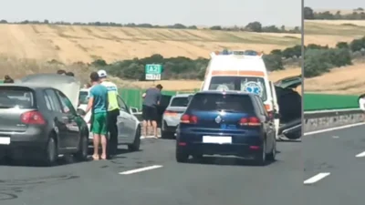 Carambol cu 3 mașini pe Autostrada A2! Trei persoane au fost rănite