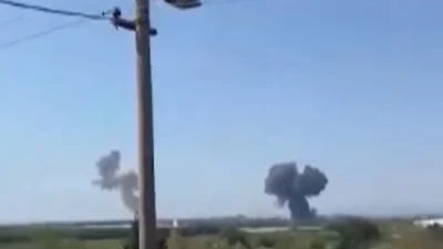 Explozie și fum gros după prăbușirea unui avion. Ministerul Apărării verifică circumstanțele accidentului