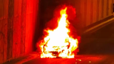 Explozie în Pasajul Băneasa! O mașină în care se aflau trei persoane a luat foc, iar circulația a fost oprită