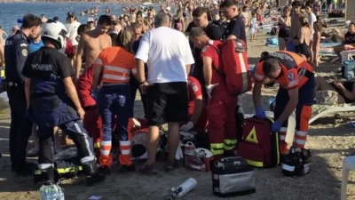 Un bărbat de 68 de ani a murit înecat în mare la Eforie Nord. A ignorat steagul roșu, iar salvamarii îl scoseseră de trei ori din valuri