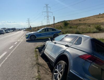 O fetiță de 9 ani și-a pierdut viața la Cluj, după ce mașina în care se afla a lovit un cap de pod. O altă minoră este în stare gravă