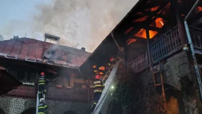 Incendiu puternic la Mănăstirea Bisericani. O persoană a fost găsită carbonizată